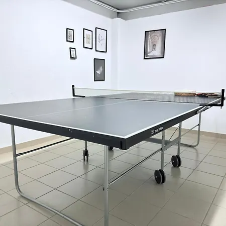 Spacious House W Terrace, Garden, Game, Gym&parking-stra1 * 스트라센