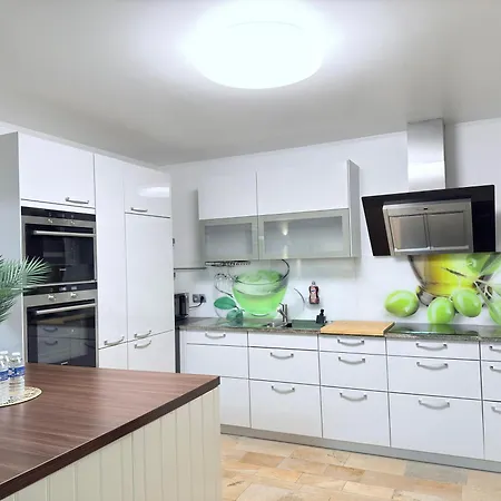 Spacious House W Terrace, Garden, Game, Gym&parking-stra1 Villa *