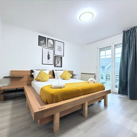 Spacious House W Terrace, Garden, Game, Gym&parking-stra1 *