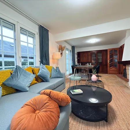 Spacious House W Terrace, Garden, Game, Gym&parking-stra1